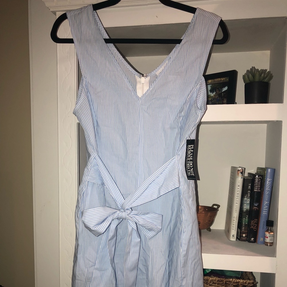 Medium Fit and Flare Dress Seersucker with bow tie
